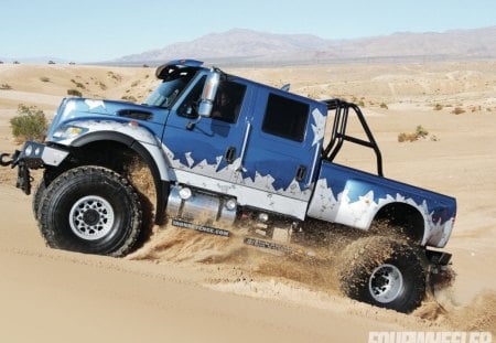 2005 International CXT - white, sand, blue, off road