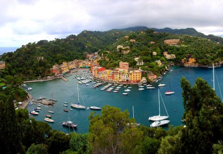 BEAUTIFUL CITY at BAY - sea, yachts, city, italy, bay