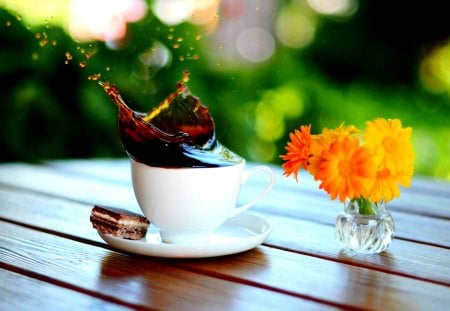 COFFEE SPLASH - coffee, flowers, saucer, decoration, splash, cup