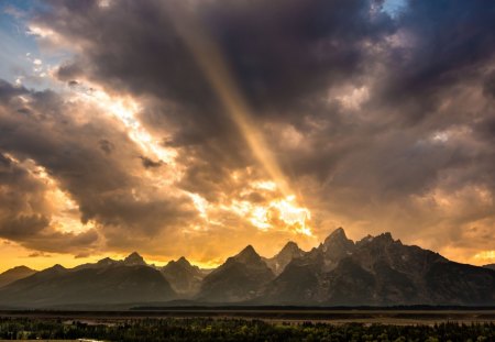 Lovely View - beauty, valley, wyoming, sky, rocky mountain, peaceful, sun, sunset, mountains, amazing, view, clouds, sunrays, rays, landscape, sunlight, lovely, nature, beautiful, splendor