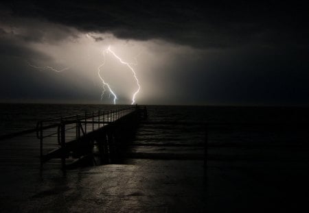 Dark scene - storm, clouds, landscape, scene, sea, ocean, thunder, dark, black, nature, hd, lightning, forces of nature, sky, wallpaper