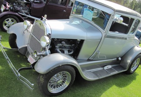 Ford 1929 silver - headlights, silver, ford, black, photography, tires, grass