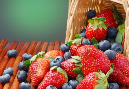 Berry Delicious - berry, strawberries, food, basket, berries, blueberries, fruit