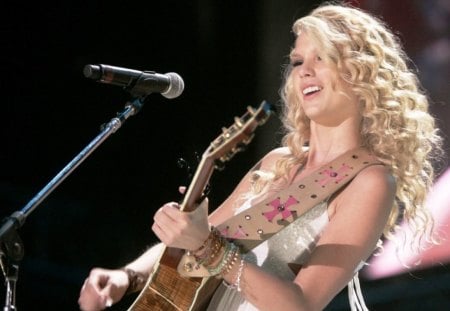 Taylor Swift w/Her Guitar - swift, singer, taylor, guitar