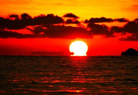 ANGRY SKY - horizon, ocean, sunset, red