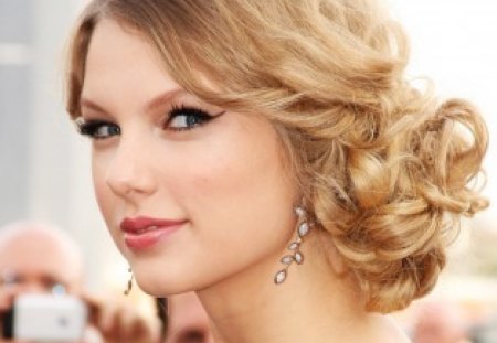 Her Sweet Portrait - portrait, taylor, swift, lovely