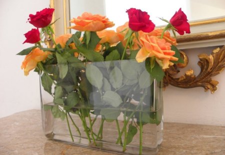 DECORATIVE ROSES - glass, vases, roses, bouquets, homes, interior, flowers