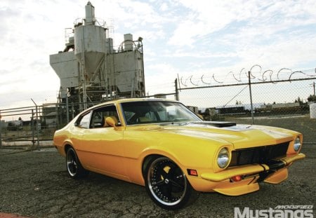 Bumble Bee Mavrick - classic, ford, yellow, 1971