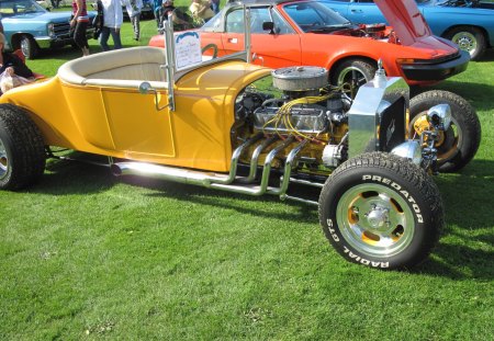 1926 Ford - chrome, photography, tires, ford, engine, black, silver, yellow, red, seats, beige