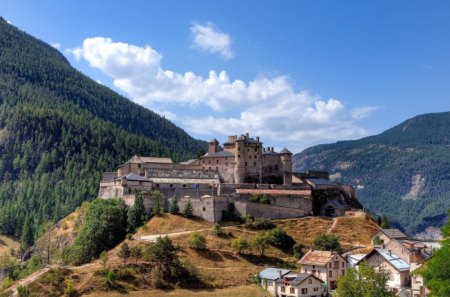 *** Old historic castle *** - gory, stary, zamek, niebo