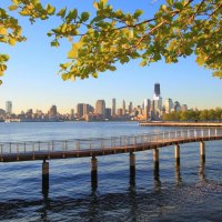 hudson river walkway overlooking nyc
