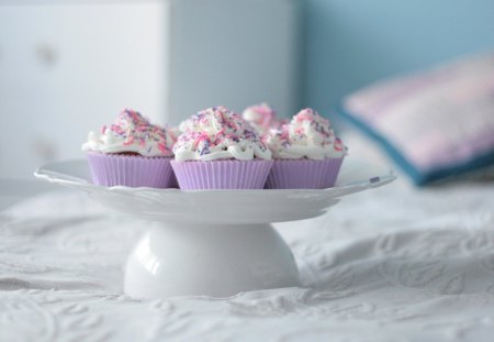 Sweet cupcake - cupcake, yummy, treat, delicious, food, sweet, sugary, mouth watery