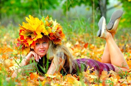 AUTUMN GIRL - autumn, maple, girl, leaves, crown