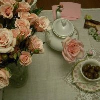 TEA TIME WITH ROSES