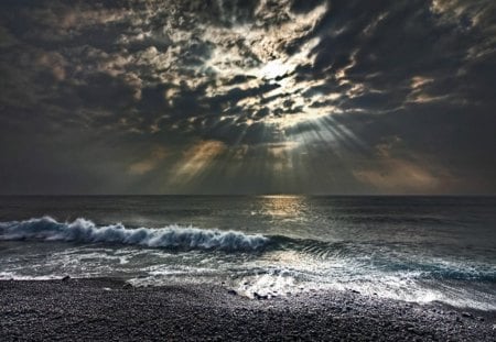 Beauty Rays - clouds, oceans, nature, rays, waves, beauty, sky