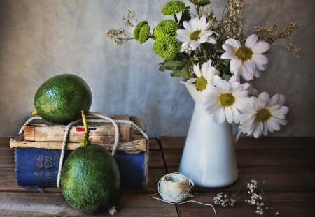 *** Still Life *** - kwiaty, avokado, natura, ksiazki