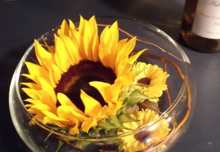 One SunFlower♥ - one, yellow, romantic, evening, fashion, table, entertainment, wine, sunflower, floral, centerpiece