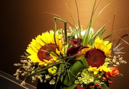 Beautiful SunFlowers♥ - warmth, yellow, forever, beautiful, fashion, entertainment, love, happy, fresh, magnificent, sunflower, green, floral, centerpiece, shine