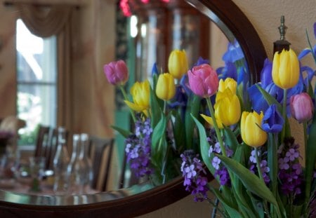 *** A bouquet of tulips in the mirror *** - kwiety, tulipany, natura, lustro