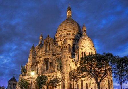 The Basilique du Sacre Coeur de Montmatre - de, coeur, night, basilique, sacre, du, montmatre, pretty, church, nighttime, beautiful