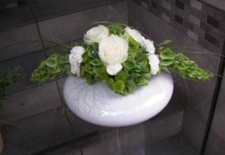 White and Green Floral Fashionâ™¥ - love, fashion, bouquet, black, wonderful, pure, entertainment, white, forever, floral, pretty, arrangement, beautiful, green