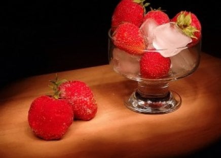 strawberries & ice cubes - delicious, antioxidant, nutritious