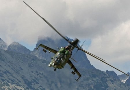 Mil-24 'Hind' - slovakian air force, helicopters, mil 24, choppers