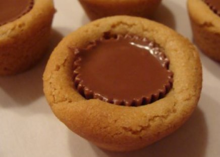 Peanut Butter Cookies - reeses, peanut butter, reeses peanut butter cups, reeses pieces, peanut butter cookies, reeses peanut butter