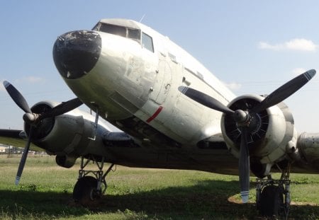 Old Skytrain - aircraft, wwii, c47 skytrain, plane, skytrain