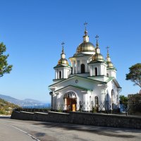 crimean church on a road to the sea