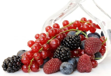 LITTLE FRUIT SPILL - berries, refreshment, food, fruit, glass, hearts