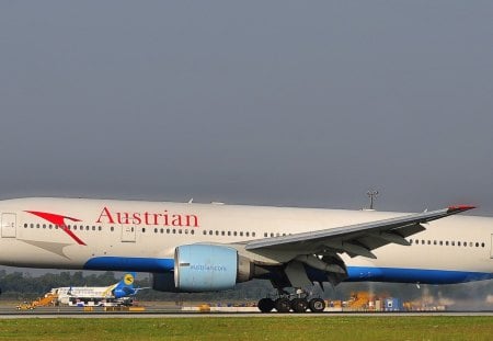 BOEING 777-200 - boeing, vienna, flugzeug, airport