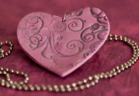 A jewel Heartâ™¥ - entertainment, love, pink, heart, jewel, necklace, fashion