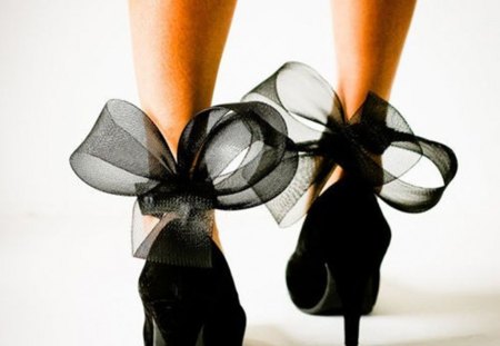 beautiful black shoes - shoes, black, legs, beautiful, bows, fashion