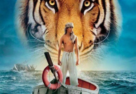 Life Of Pi - animal, tiger, life of pi, boat, the man, pi, the boat, ocean, movies, the ocean, entertainment