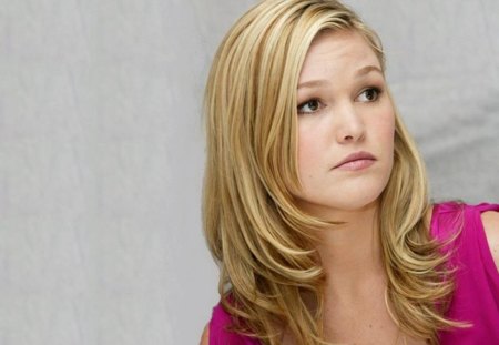 Julia Stiles