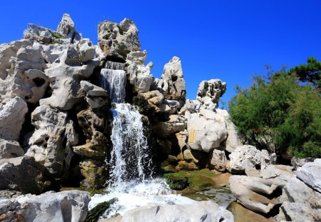 *** Waterfall in rock *** - wodospad, natura, skaly, niebo