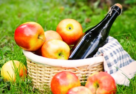 *** Basket of apples...and wine... *** - owoce, jablka, jedzenie, natura