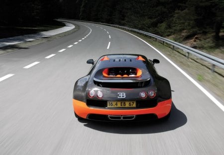 Bugatti Veyron In Action - veyron, bugatti veyron, bugatti veyron in action, veyron racing