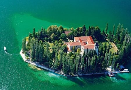 wonderful island in green waters - mansion, green water, island, boat, trees