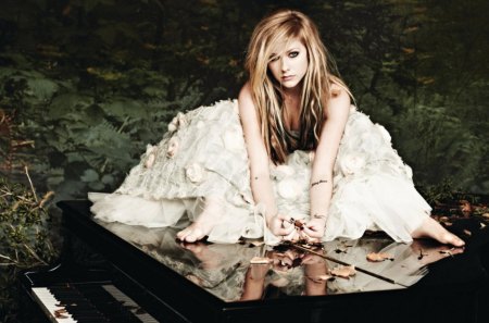 Avril Ramona Lavigne - piano, reflection, celebrities, long hair, model