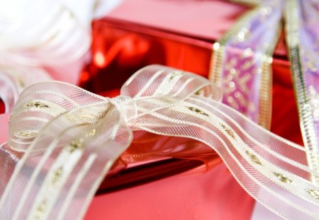 ~âˆžâ™¥ Festive season â™¥âˆž~ - winter, love, festive, christmas, season, forever, white, bow, red gifts, ribbons, entertainment, fashion