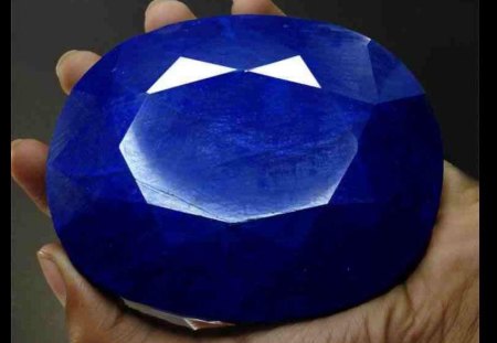 LARGE BLUE SAPPHIRE  OF 5267,750cts WHAT A GEM STONE - huge blue sapphire, of 5267-750cts