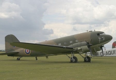 flying legend - dc3 dakota, douglas c-47, ww11