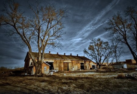 Storm on the Way - storm, clouds, trees, rundown, stormy, rustic, country, farm, sky