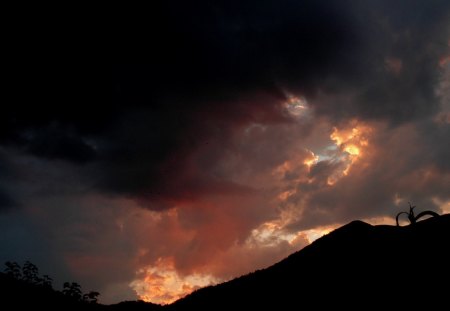 Tramonti a Brosso - sole, nelle, nuvole, tempestose