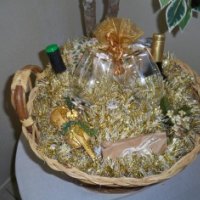 Christmas Gift Basket in Gold