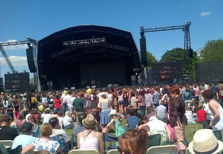 undersiege concert at rochester castle - rochester, concert, at, undersiege