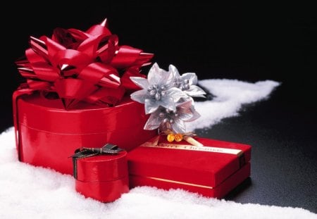 à¹‘â™¥à¹‘ Charming Christmas à¹‘â™¥à¹‘ - christ, red, silver, love, presents, forever, special, white, ribbon, bow, gifts, event, as, entertainment, fashion