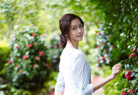 I'm Yoona - girl, beautiful, asians, flowers, garden, model